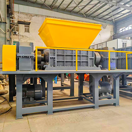 Shears for pre-processing large metal materials