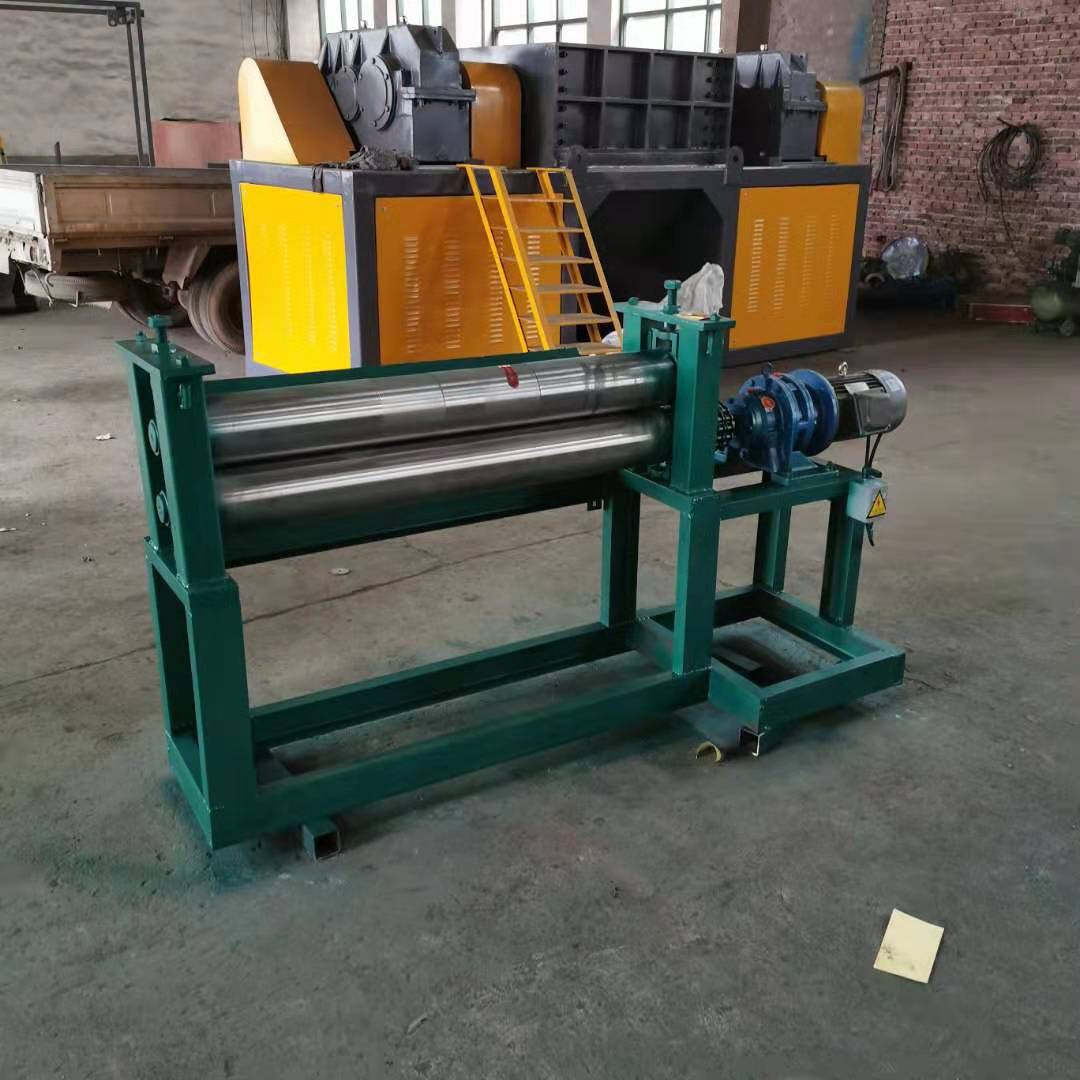 Waste paint bucket cutting machine